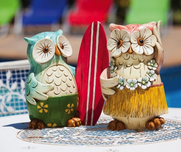 Sladké charakterné sovy prinášajú letnú náladu na balkónový stôl
