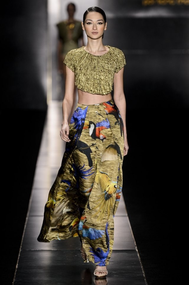 Dizajnová sukňa s motívmi vtákov tropické-návrhár-oblečenie-žena-mólo