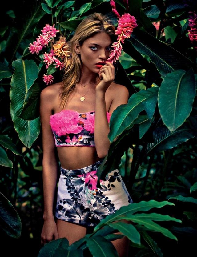 Poprsie a šortky v tropických motívoch martha-hon-tropická-móda-žena-džungľa