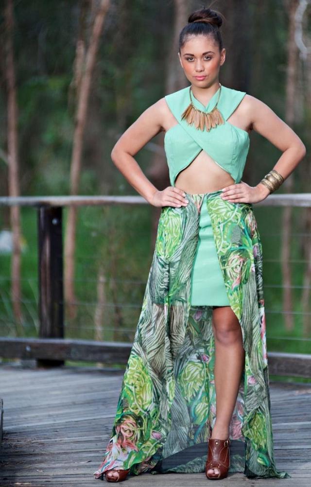 Kmeň hádajúci oblečenie vo farbách dažďového pralesa kombinácia-dažďový prales-oblečenie-móda-tipy-žena