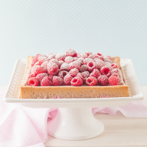 letný koláč s ovocným krémom malina