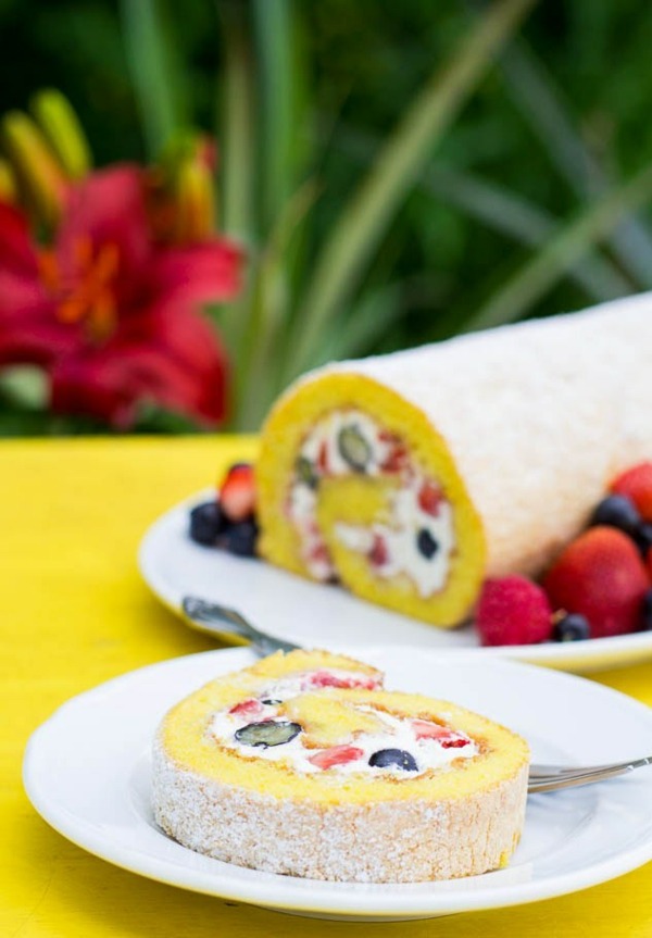 letný koláč s ovocnou rolkou citrón