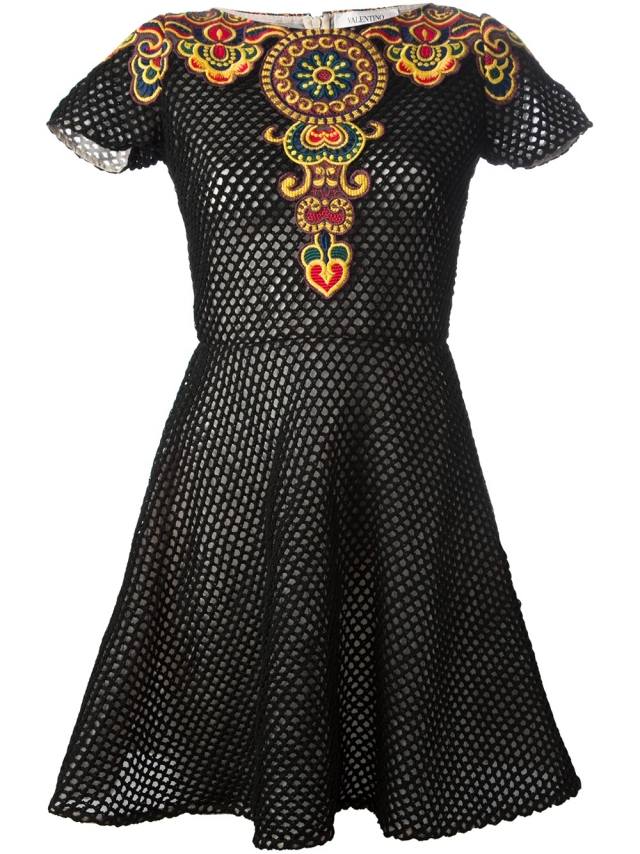 Haute-Couture-Mode-2014-krásne výstrihy -Podrobnosti-Čierne sieťované šaty VALENTINO Haute-Couture-Mode-2014-Blúzkové šaty-Krásne-dekoltové detaily-VALENTINO-Sieťované šaty