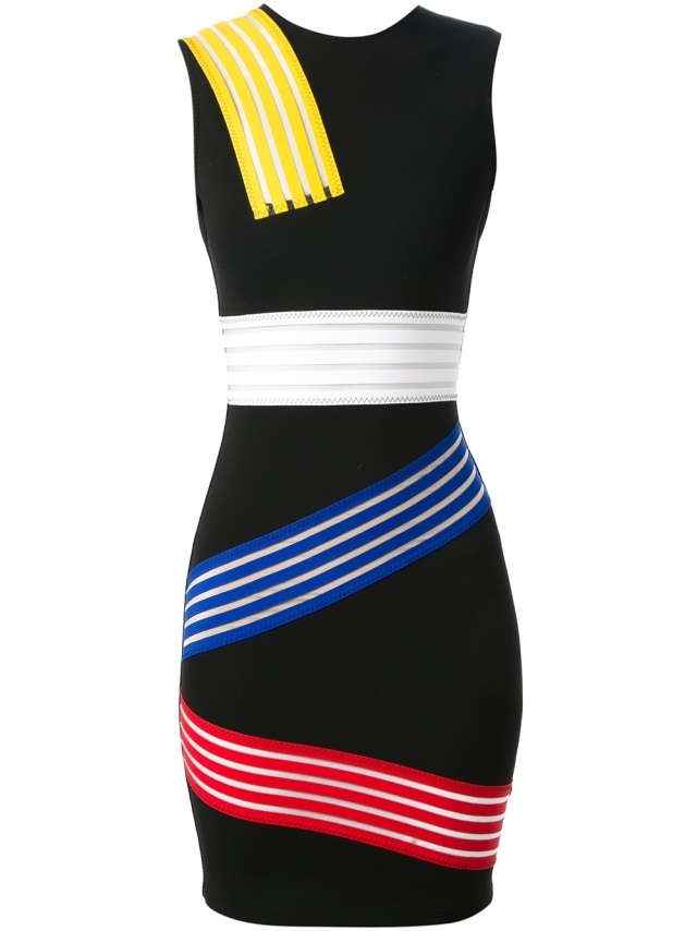 figúrka objímajúca pruhy so záclonami-Christopher Kane figúrka-objímajúca-pinafore-šaty-s-hravými-detailmi-christopher-kane