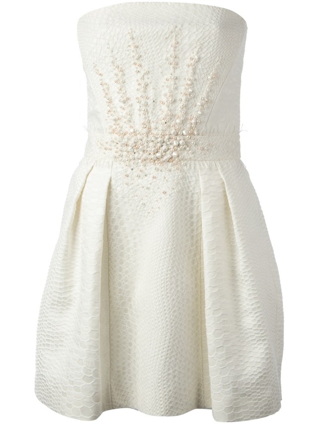 štýlové bandážové šaty-prešívané-perlové-šperky Zuhair Murad Design štýlové-mini-šaty-prehodené-biele-perlové-šperky-bandeau-zuhair-murad