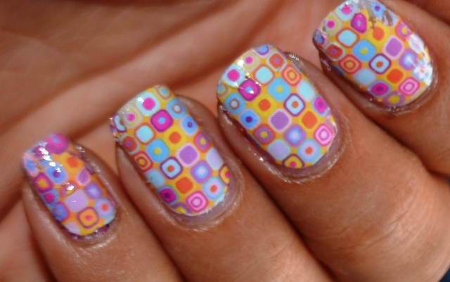 nápady-svieži-leto-dizajn nechtov-farebné-hravé-motívy