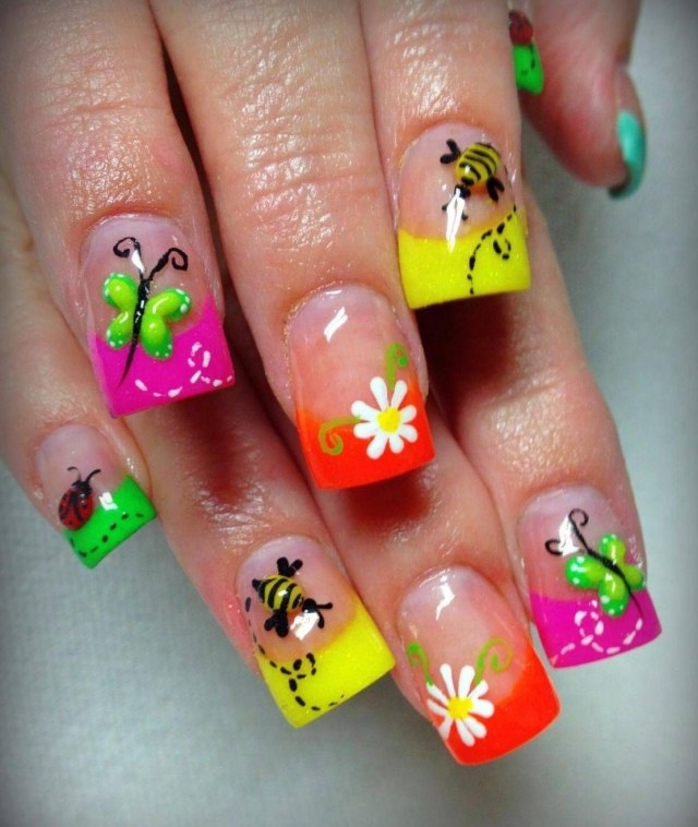 hravé-letné-motívy-nápady-letné-nechtový-dizajn-francúzsky