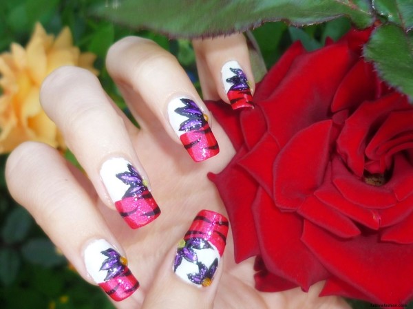 leto-francúzska-manikúra-biely-základný kabát-tipy na nechty-ružové kvety