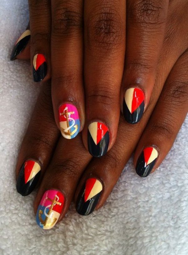 Letný-nechtový-design-kotva-motív-zlatá-čierna-francúzska manikúra