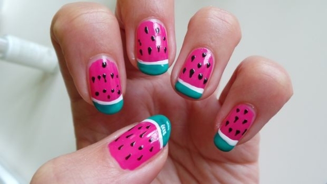 francúzska manikúra-iný-melón-dizajn-letné farby