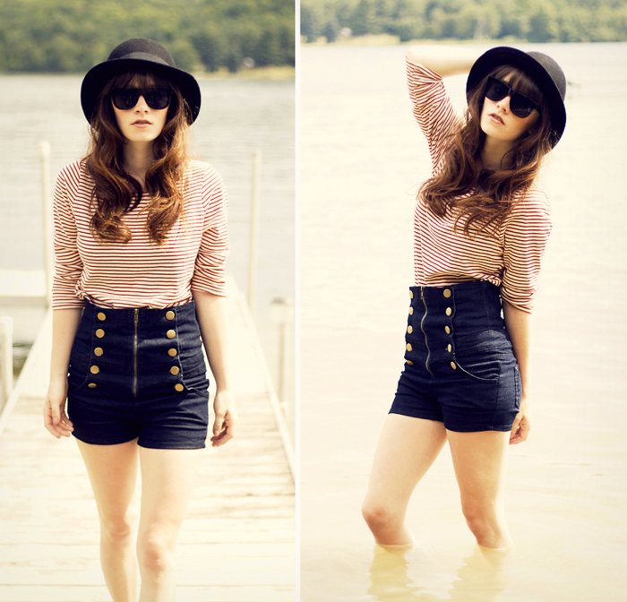 Letný outfit - krátke rifle s vysokým pásom nohavice vysoký pás moderné pruhy tričko košeľa letný outfit
