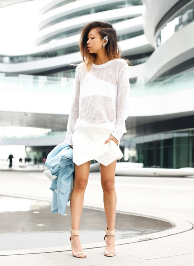 Sieťovaný top v lete neukazuje ani príliš veľa, ani príliš málo šortky zara, biela vrchná sukňa zo sieťoviny