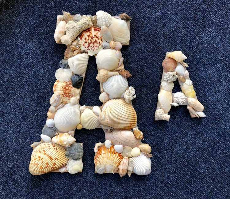 Ozdobte písmená flotsamovou DIY závesnou dekoráciou