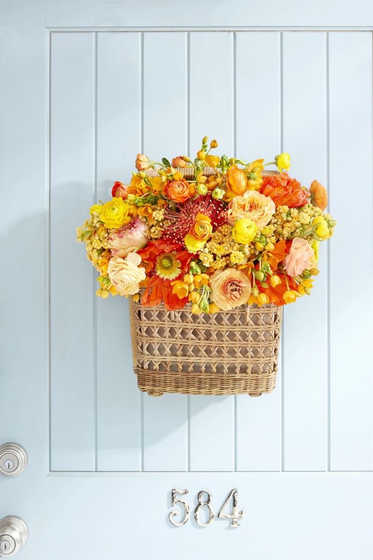 Vyrobte si na leto vlastný dverový veniec z čerstvých rezaných kvetov