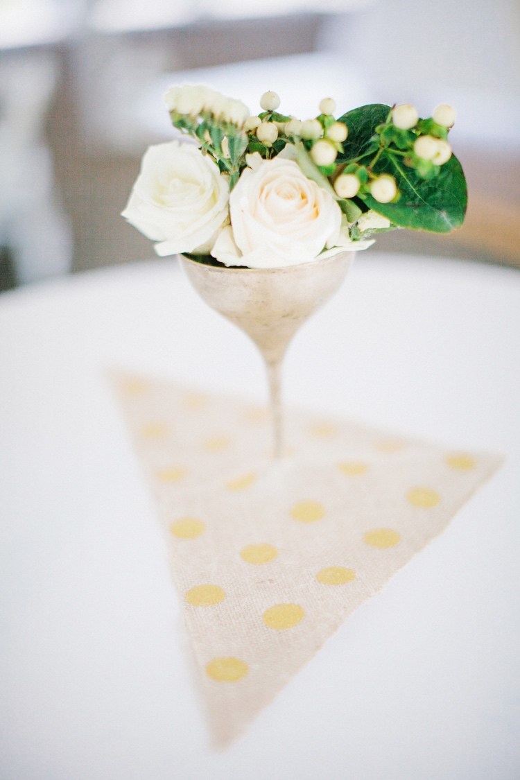 Letné dekorácie ružami a konvalinkami vytvárajú nápady