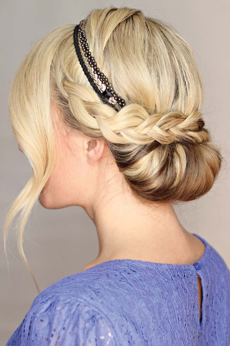 Účes v štýle chignon s čelenkou a pigtailom letné účesy-čelenka-nápady-chignon-vrkoč-deco