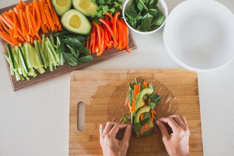 Letné závitky so zeleninou a avokádovou rolkou návod