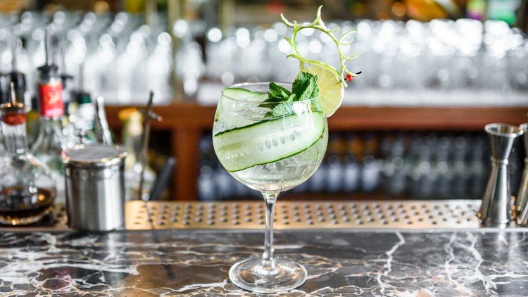 Letný postrek Recept na kokteil Hugo Vyrobte si vlastný rozstrekovač vína