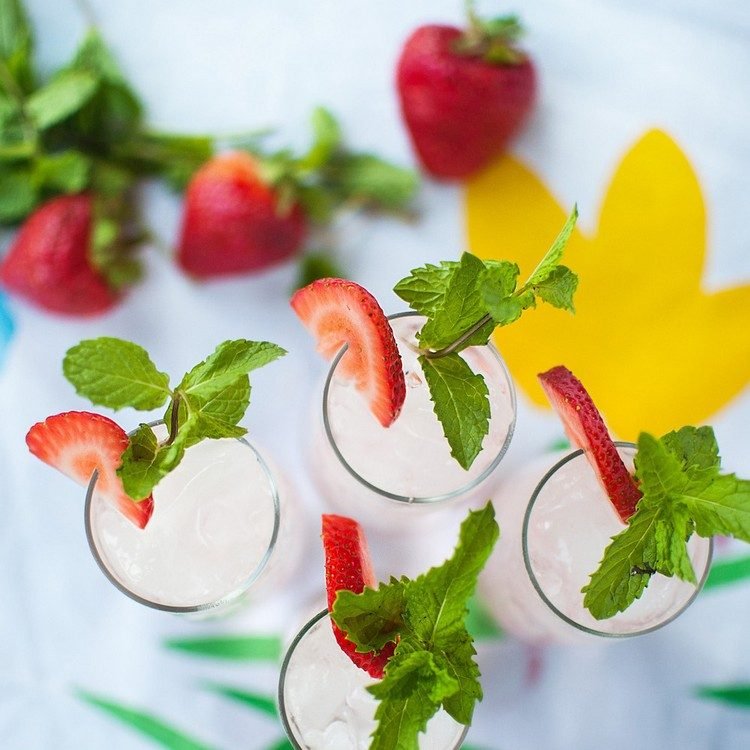 Sommerschorle biele víno, čo je rozstrekovač vína Letné koktaily recepty