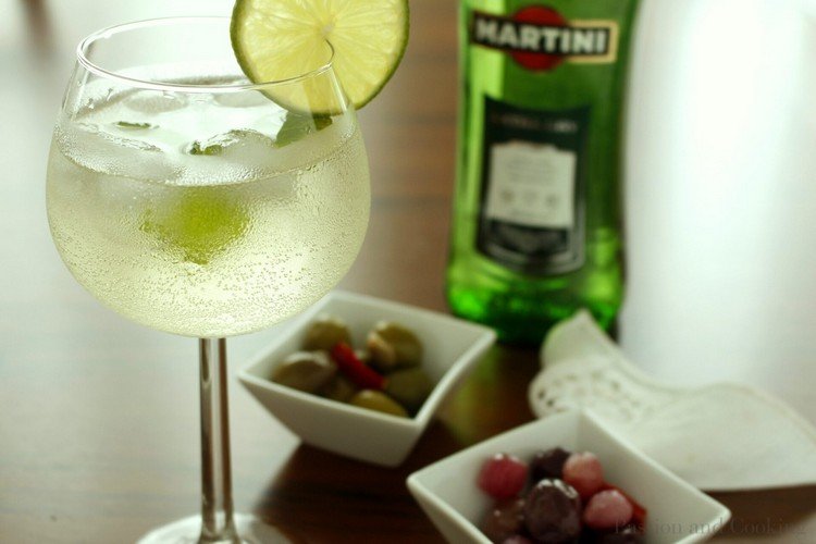 Letný postrek s martini kokteilmi s receptami na biele víno