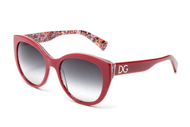 kvetinový vzor-žehlenie-vnútri-červená-predný rám-sivé okuliare