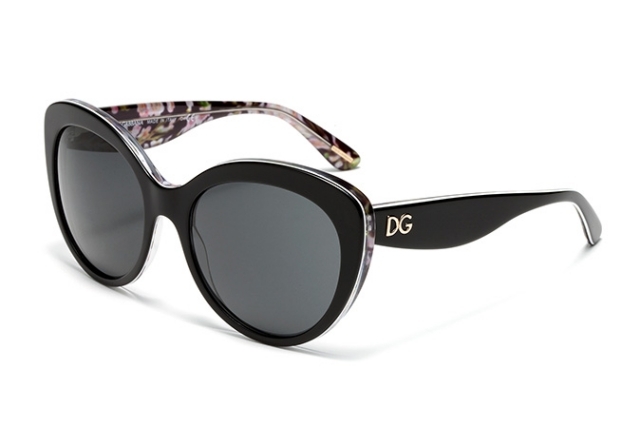 vešiaky na kvety-vo vnútri-čierny-rám-cateye