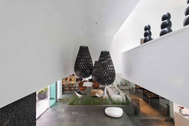 Dizajn priestoru chodby-dizajnérske kyvadlové svetlá-čierna