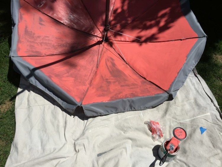 Vnútornú stranu slnečníka zafarbite na ružovo dizajn-slnečník-podložka-plachta-záhrada-dizajn-zariadenie