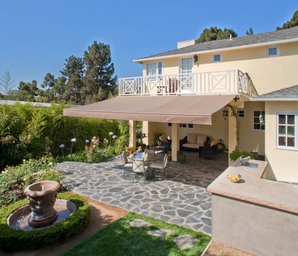 Markízy tieniace terasové kamenné podlahy