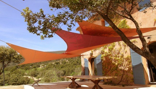 Postavte si vlastné slnečné plachty trojuholníkového tvaru