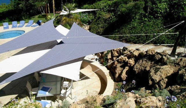 Navrhnite svoju terasu Vyberte si ochranu pred slnkom Markíza sivý trojuholníkový tvar