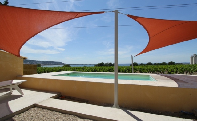 Markízy pokrývajú stĺpiky mechanizmu z nehrdzavejúcej ocele