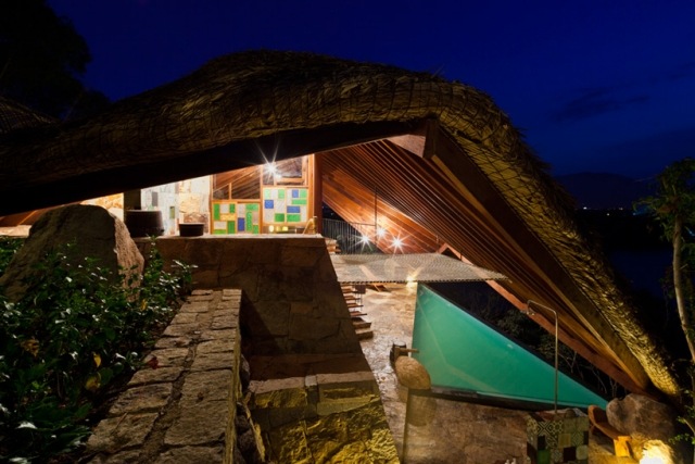 luxusný hotel s minerálnou vodou nekonečno-bazén-a21-štúdio-stan-nha-trang-mesto-vietnam