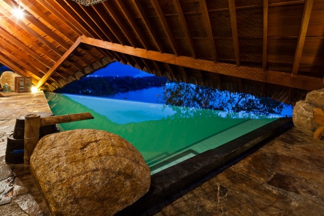 Minerálna voda-kúpele-prázdninový komplex-Stan-na-strmom svahu-postavený-vietnam