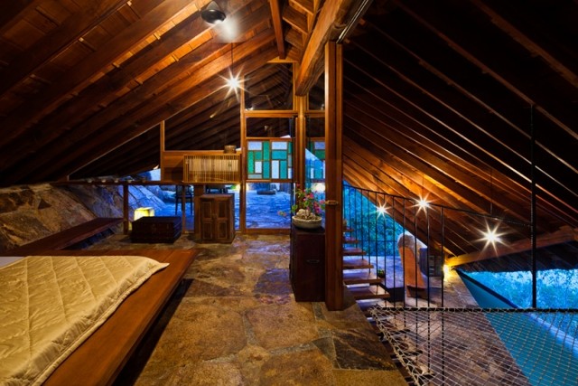 prvé poschodie-hotel-spálňa-otvorený-dizajn-strmá strecha-a21studio-desať