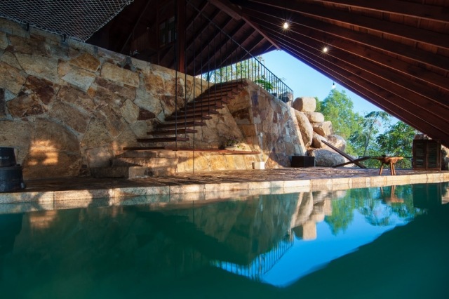 kúpeľný hotel-ponúka-úkryt-odpočinok-relaxácia-izolovaný-od-mimo-sveta