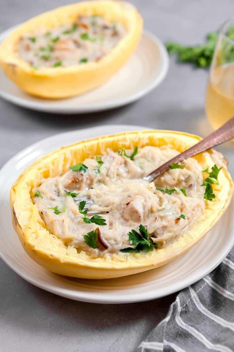 Stručný prehľad prípravy receptu na špagety a squash carbonara