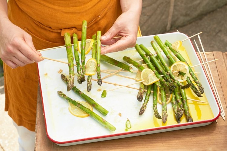 Špargľový gril plynové zeleninové špízy recept na zdravé prílohy