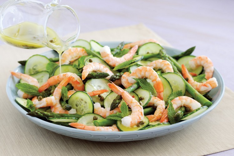 Špargľový šalát s kyslou smotanou a krevetami Recepty z morských plodov ľahké