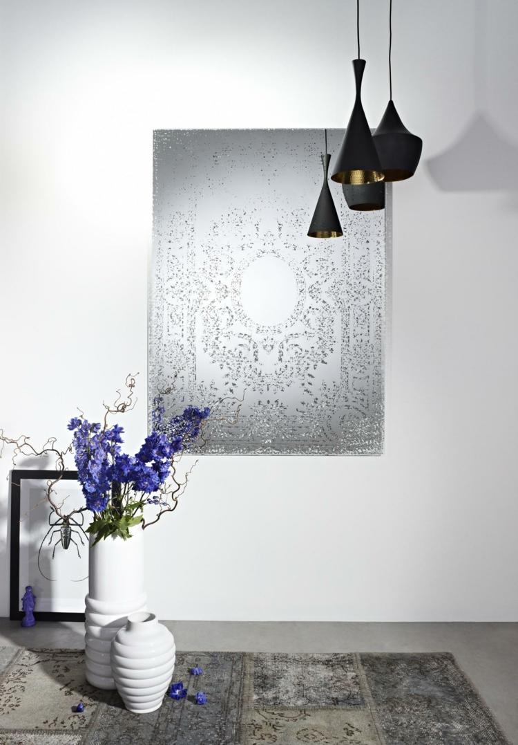 Ošumelé zrkadlo sa perfektne hodí ku každému štýlu zariaďovania zrkadlový dizajn koberec závesné svetlá vázy biela