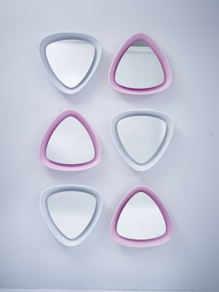 Zrkadlá je možné navzájom nádherne kombinovať dizajnová zrkadlová dekorácia stena tvar trojuholníka ružová biela