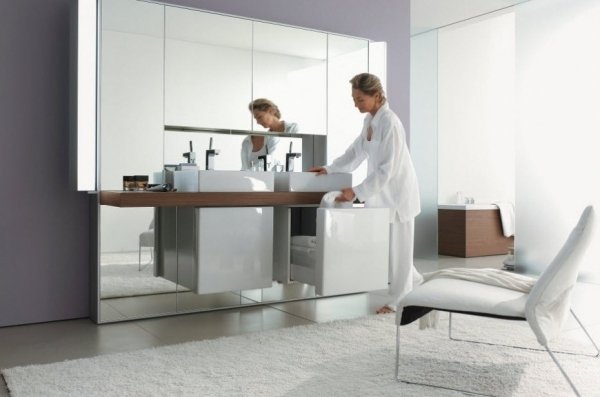 Široké nápady na zrkadlové steny pre zrkadlovú skrinku v kúpeľni