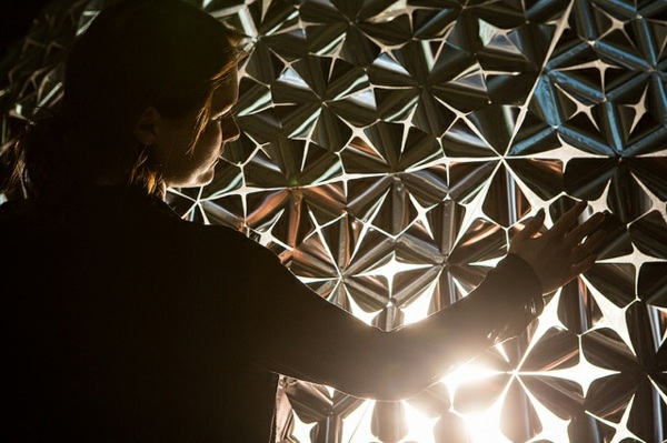 Senzory svetla a tieňa-živé-hliníkové kvety