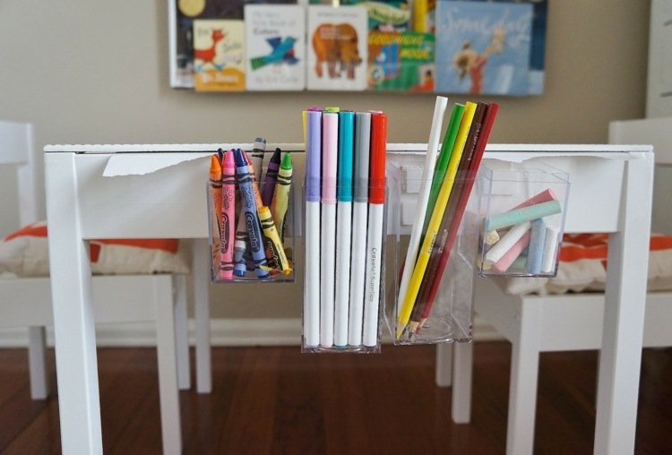 hrací stôl-zostava-urobte-si-urobte-pero-kontajner-biely-stôl-drevo