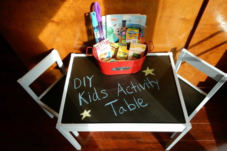 hrací stôl-zostava-vlast-malá-doska-farba-stoličky