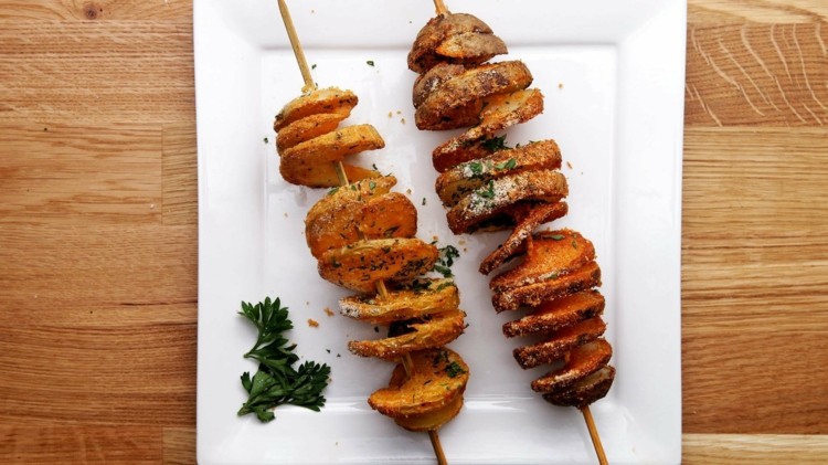 zemiaky-tornáda-pečené na ražni