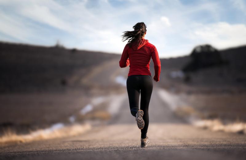 Softshellovú bundu je možné kombinovať so športovými nohavicami a legínami Športové oblečenie-jar-ženy-Renner-tipy