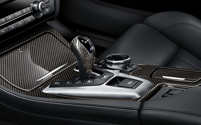 Interiér s karbónom a kožou Interiér BMW-M5