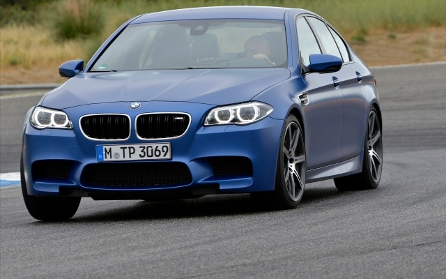 BMW 2014 predný 1 modrý Predné BMW M5 2014