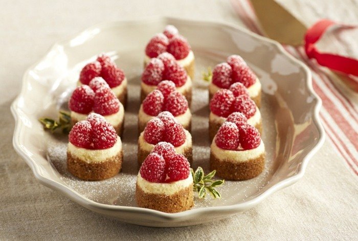 Vianočné dezerty s cestom Uhryznutie malinou a cestom